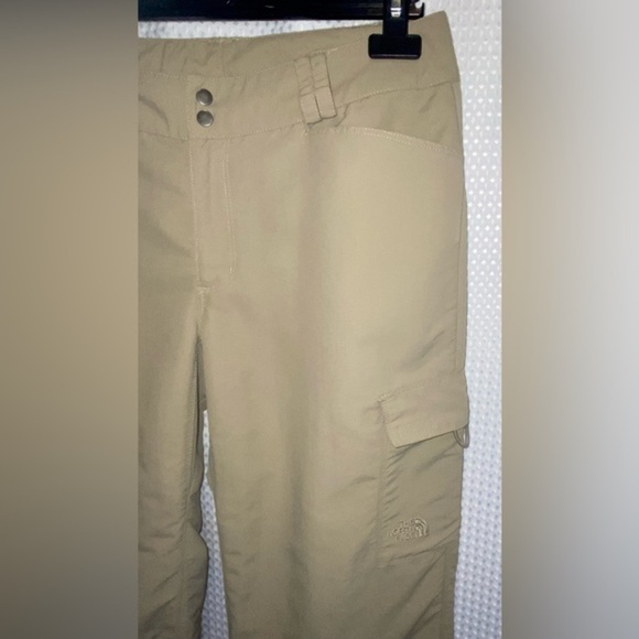 Women’s The north Face Tan cargo waist drawstring Capri pants‎ size 8 - Picture 10 of 15
